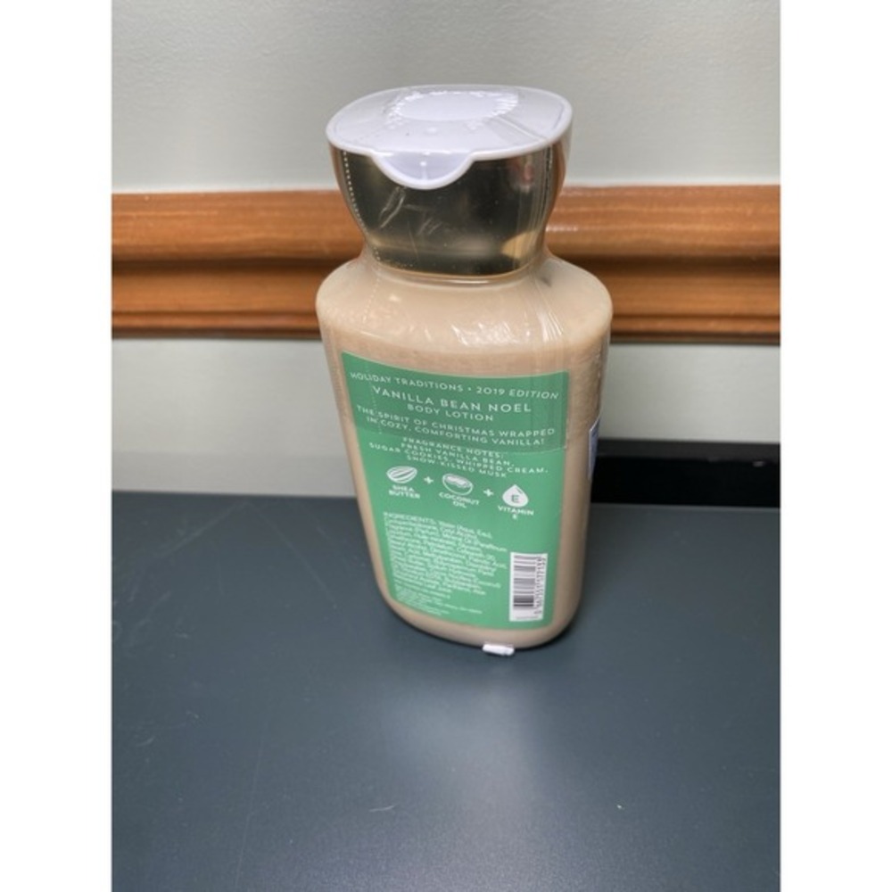 Bath & Body‎ Works Vanilla Bean Noel 2019 Holiday Traditions Body Lotion 8 oz - Picture 2 of 2